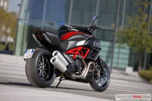 ducati-diavel-carbon-2011-60