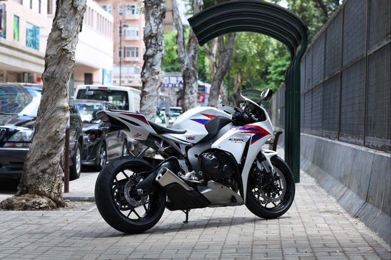 Honda CBR1000RR Fireblade 2012: erste Bilder 1 Honda CBR1000RR Fireblade 2012 (11)