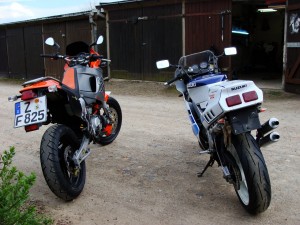 Fazit: Leistung ist nicht alles, zumindest nicht für mich. Den unverfälschten Motorradspass bieten auch die alten Gurken im gepflegten Zustand, abseits von ABS, ASR und anderen technischen Pflichtprogrammen.