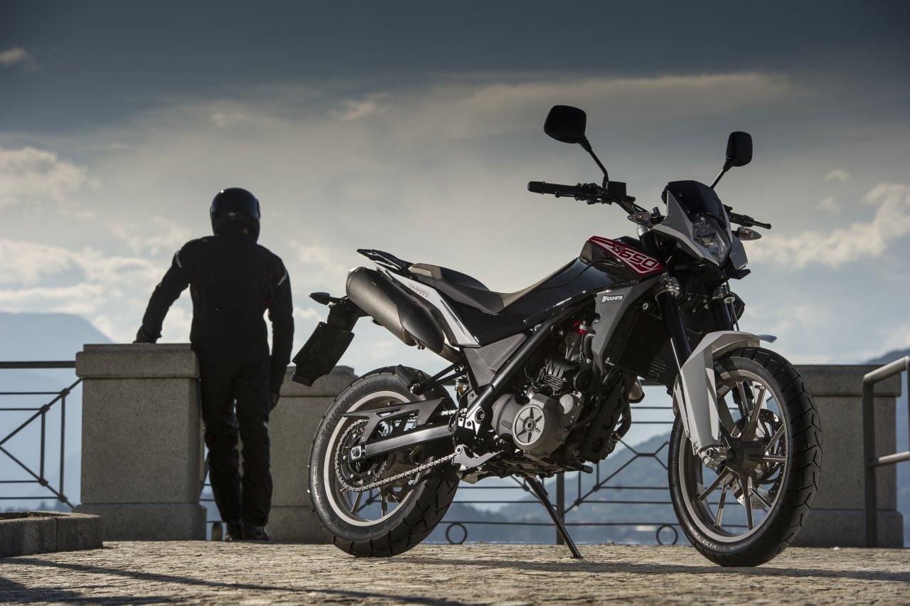 Husqvarna TR 650 Strada und TR 650 Terra - Neue Einzylinder aus Italien 1 husqvarna-tr-650-strada-2012-1
