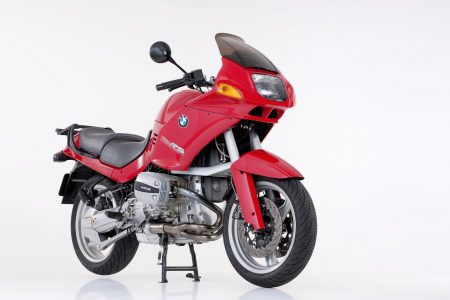 Die BMW R 1100 RS trug erstmals an der Front einen Telelever und kam ohne Hauptrahmen aus.