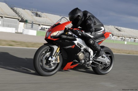 Aprilia RSV4 Factory 2009 (21)