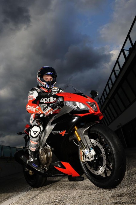 Aprilia RSV4 Factory 2009 (26)