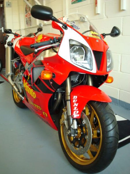 Honda-VTR1000SP1-Joey-Dunlop-Edition-2