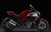 ducati-diavel-2011-1