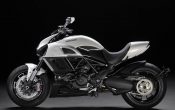 ducati-diavel-2011-9