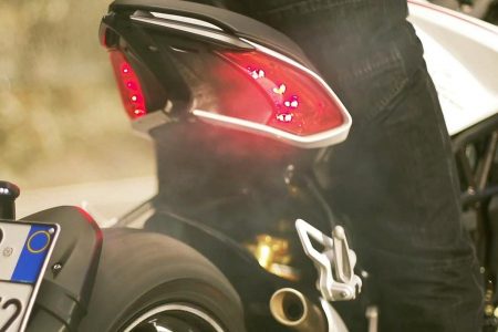 Ein Heck was zu gefallen weiß, mit der Dragster erschließt sich für MV Agusta gleichzeitig auch eine neue Motorradkategorie.