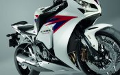 honda-cbr1000rr-fireblade-2012-19