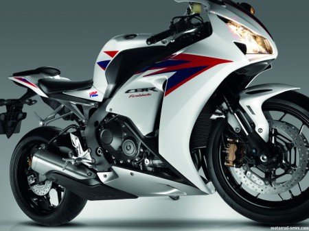 honda-cbr1000rr-fireblade-2012-20