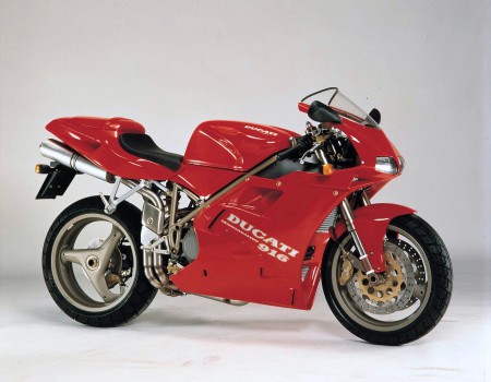 Noch vor der F4 setzte die Ducati 916 einen Fußabdruck in der Motorradwelt, von der Ducati bis heute profitiert.