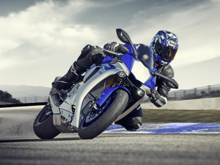 Yamaha YZF-R1 2015 (1)