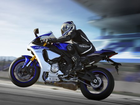 Yamaha YZF-R1 2015 (2)