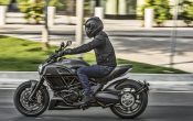 Ducati Diavel Carbon 2016 (13)