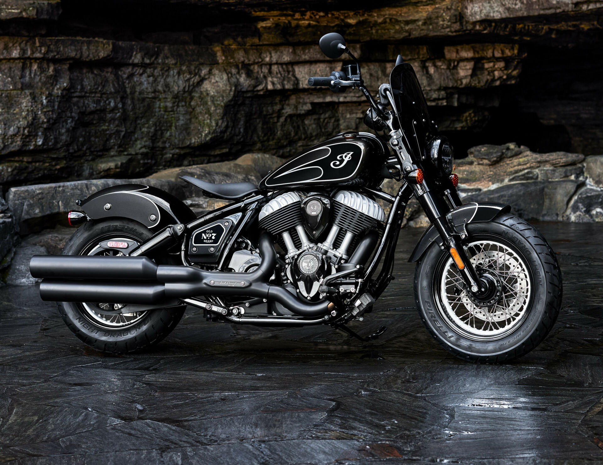 Indian kooperiert mit Jack Daniel's im Bereich Custom-Motorräder 1 2023 Jack Daniels Indian Chief Bobber