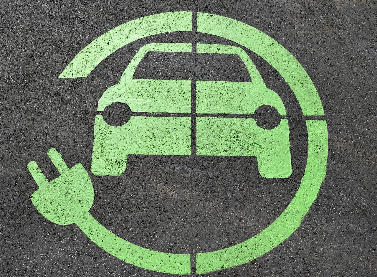 Kommt mit der Elektromobilität die Massenentlassung? 1 electric charge g43ddf7557 1280
